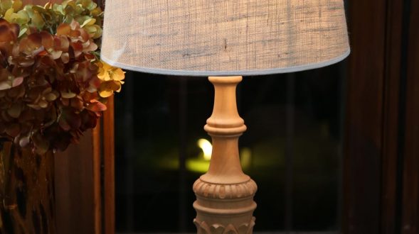 Lámpara de madera natural 26