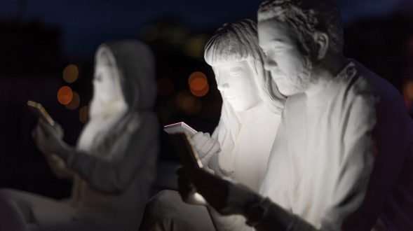 Absorbido por la luz de los celulares 6