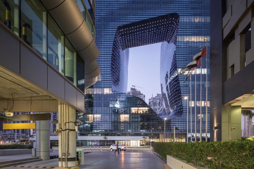Finalmente se completó "ME Dubai hotel en el Opus". Un proyecto 100% diseño de Zaha Hadid. 4