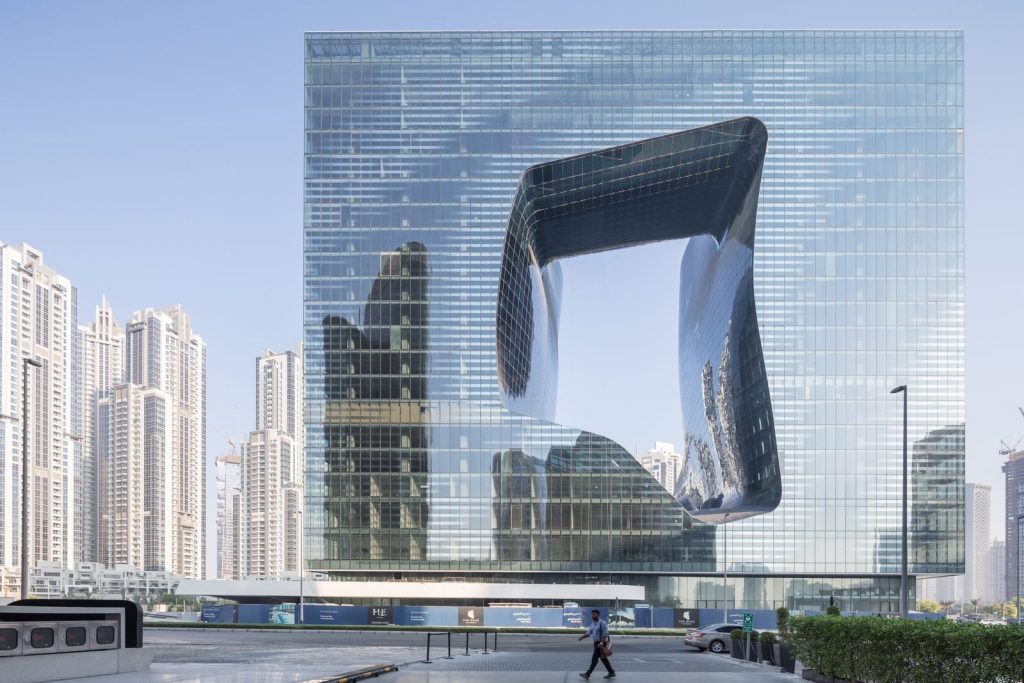 Finalmente se completó "ME Dubai hotel en el Opus". Un proyecto 100% diseño de Zaha Hadid. 6