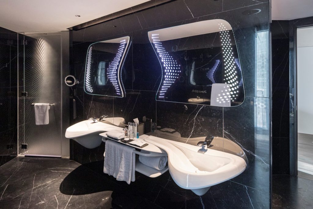 Finalmente se completó "ME Dubai hotel en el Opus". Un proyecto 100% diseño de Zaha Hadid. 22
