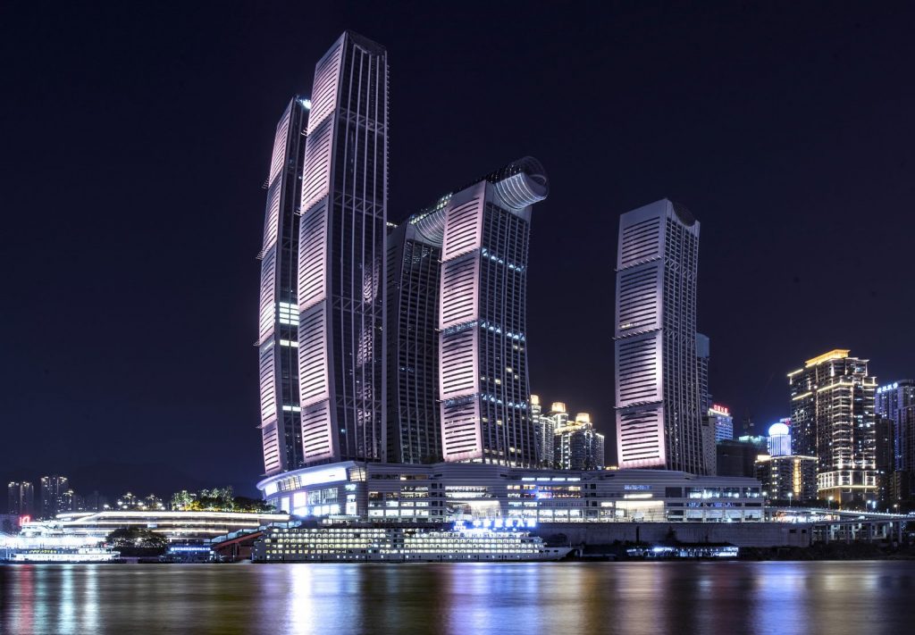 Una torre de Cristal horizontal de 300 metros de largo en Raffles City Chongqing 4