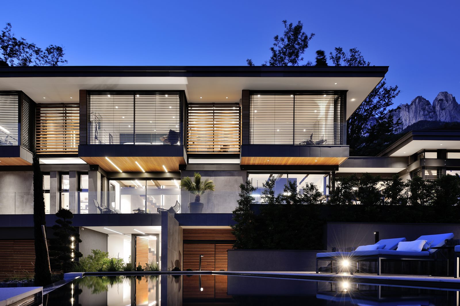 AKILA HOUSE 38