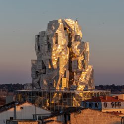Con brillo propio: Luma Arles, por Frank Gehry 13