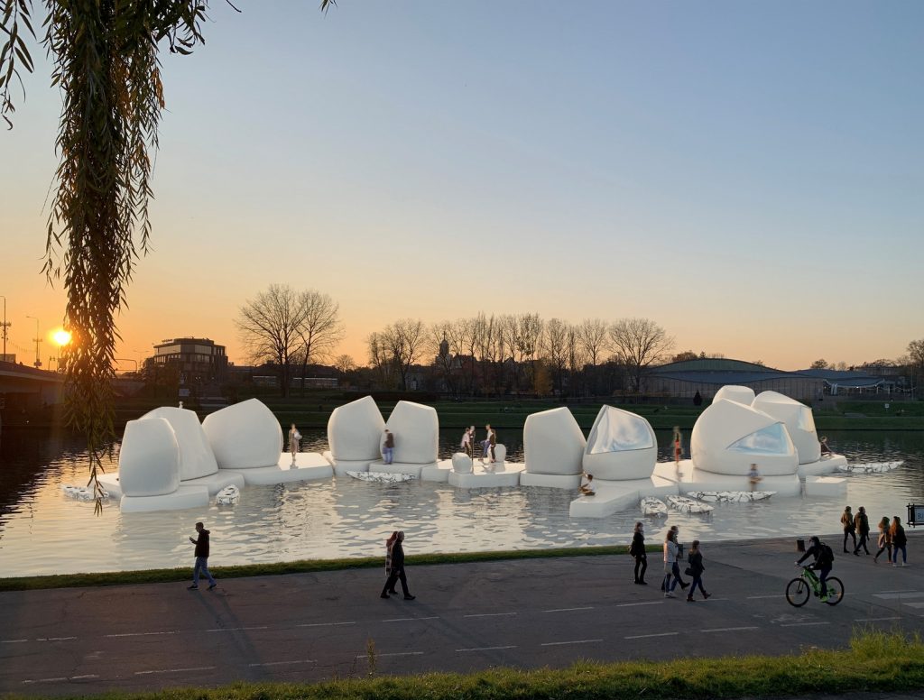 Oficina con vista al río: Co-working en el río Vístula, por Agnieszka Bialek 4