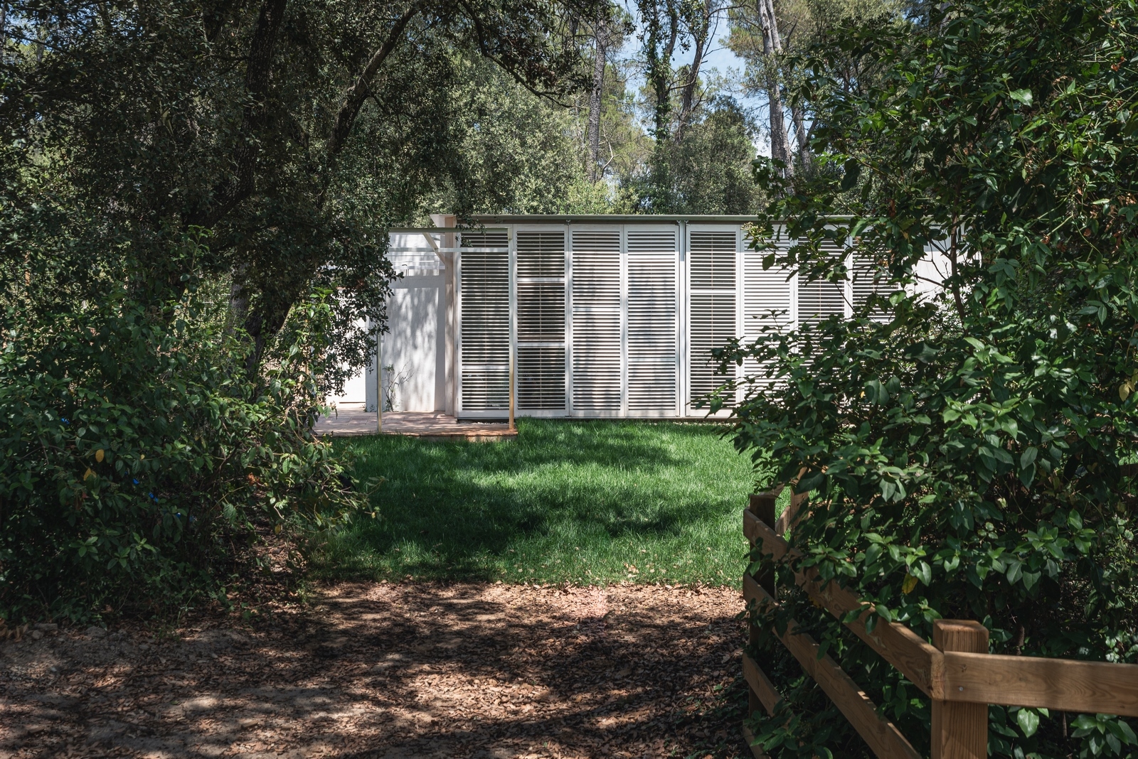 Tallerdarquitectura diseña ‘Galería’: una casita en el bosque para un retiro saludable 11