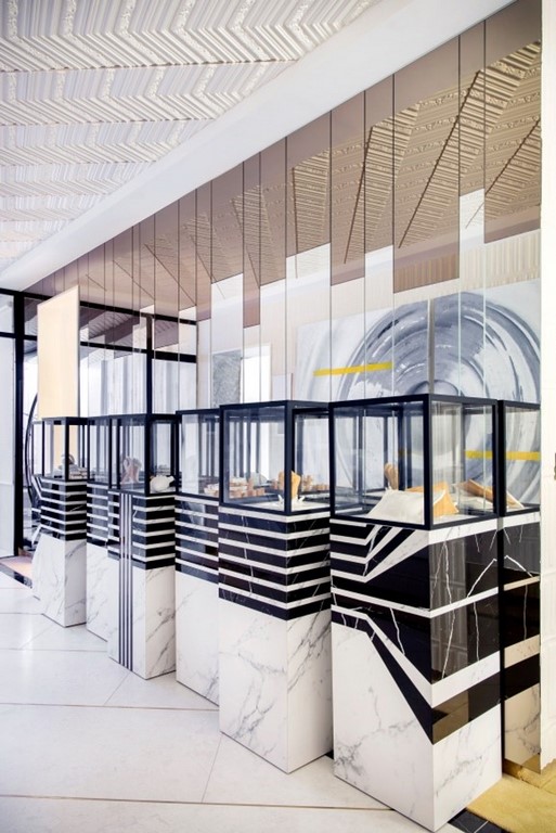 El interiorista de Jaén ha recreado en Casa Decor un hall de hotel para la firma PorcelaniteDos 1