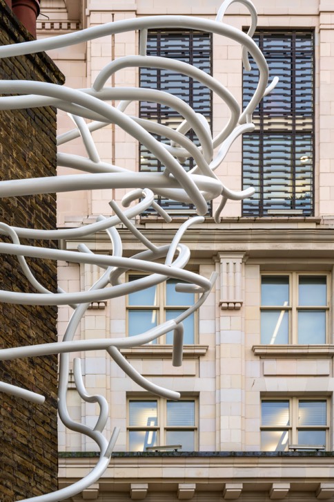 'Londres es un bosque': reconstruyendo la ciudad con una sorprendente escultura en el edificio Lucent de Piccadilly Circus 6
