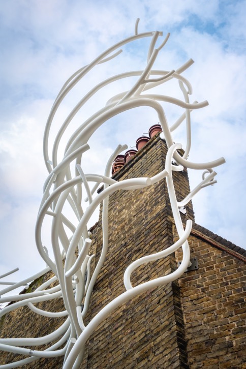 'Londres es un bosque': reconstruyendo la ciudad con una sorprendente escultura en el edificio Lucent de Piccadilly Circus 48