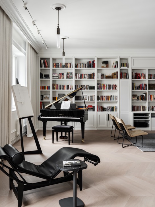 Un elegante apartamento de estilo parisino con iconos del diseño 2
