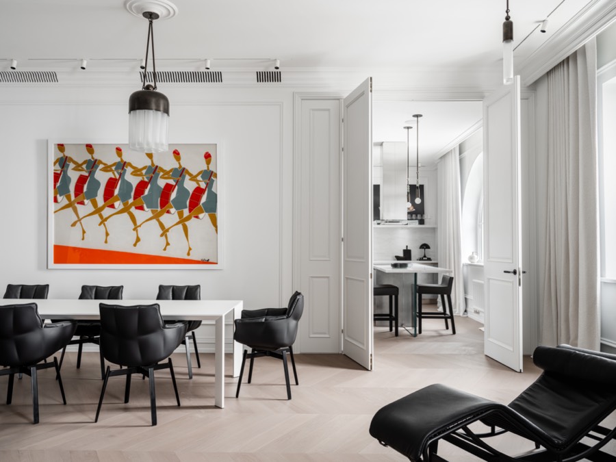 Un elegante apartamento de estilo parisino con iconos del diseño 14