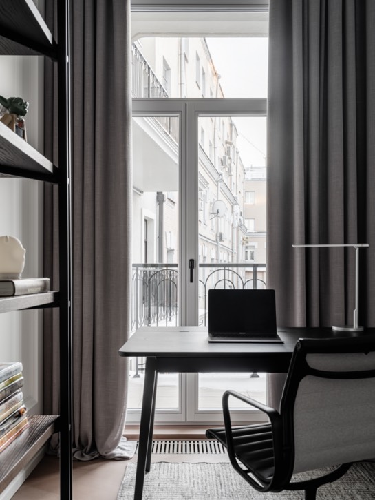 Un elegante apartamento de estilo parisino con iconos del diseño 8
